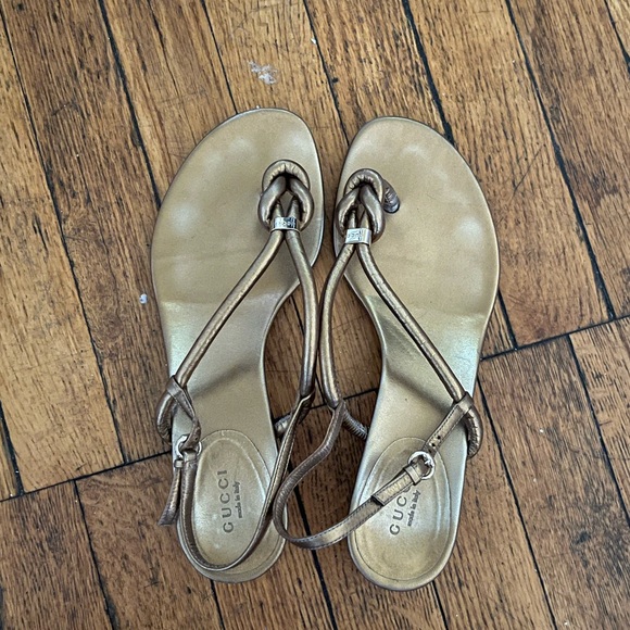 Gold sling back GUCCI sandals 👡 - Picture 4 of 10